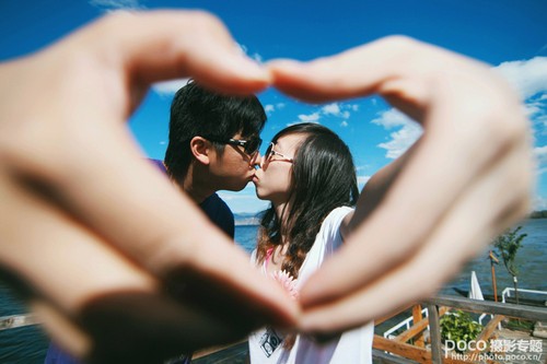 恋人的创意课 教你如何自拍甜蜜情侣合照